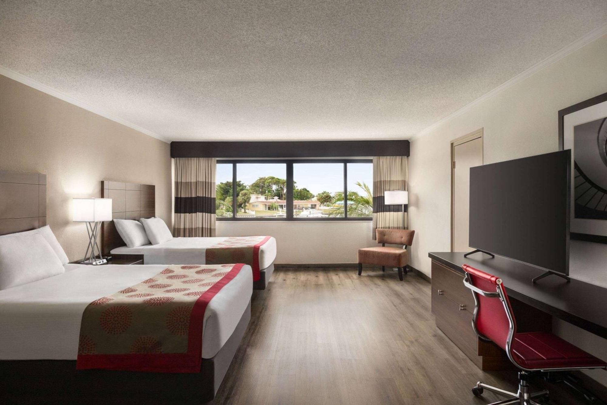 Hotel Ramada By Wyndham Sarasota Waterfront Zewnętrze zdjęcie