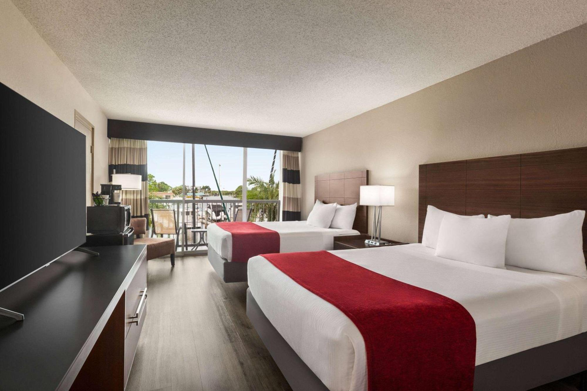 Hotel Ramada By Wyndham Sarasota Waterfront Zewnętrze zdjęcie
